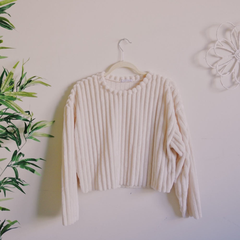 ✰ soft, scalloped crop sweater ✰
